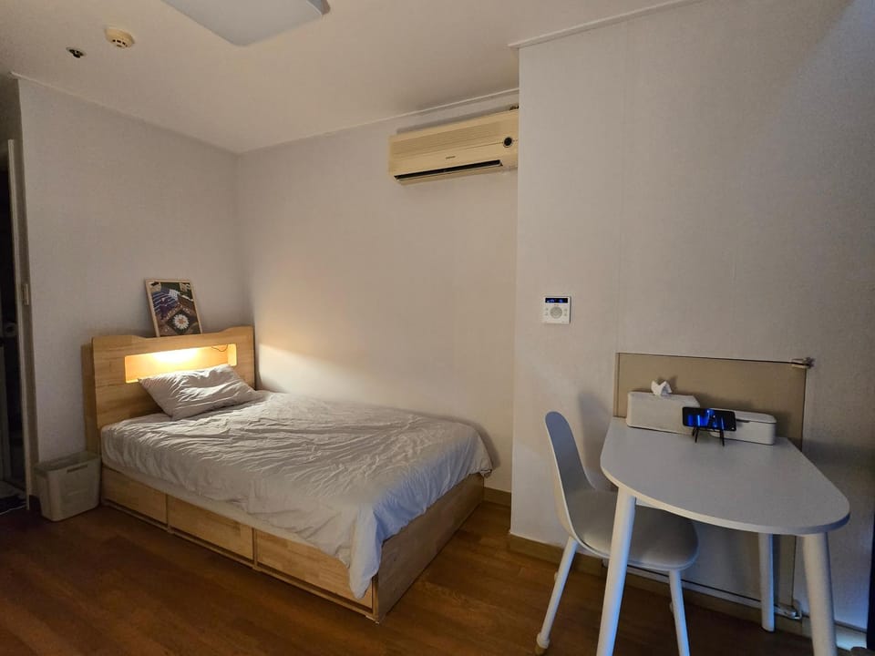 Photo of the whole room, Area and facilities