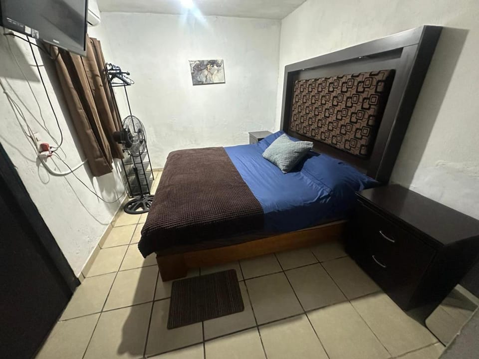 Habitación con sanitario privado cerca del aeropuerto Vacation rental in Tlaquepaque