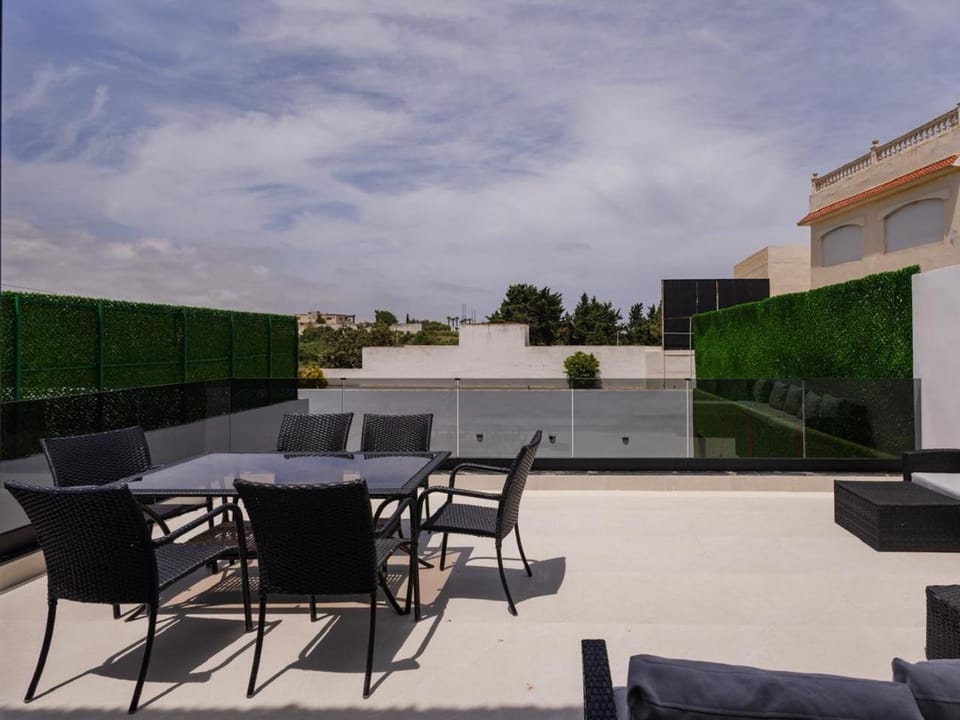 Balcony/Terrace, Dining area