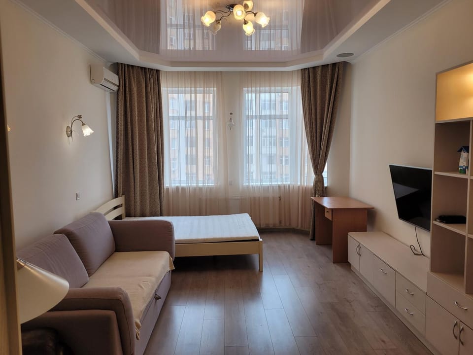 Communal lounge/ TV room, Bed, TV and multimedia, Living room, Photo of the whole room, Seating area, Bedroom