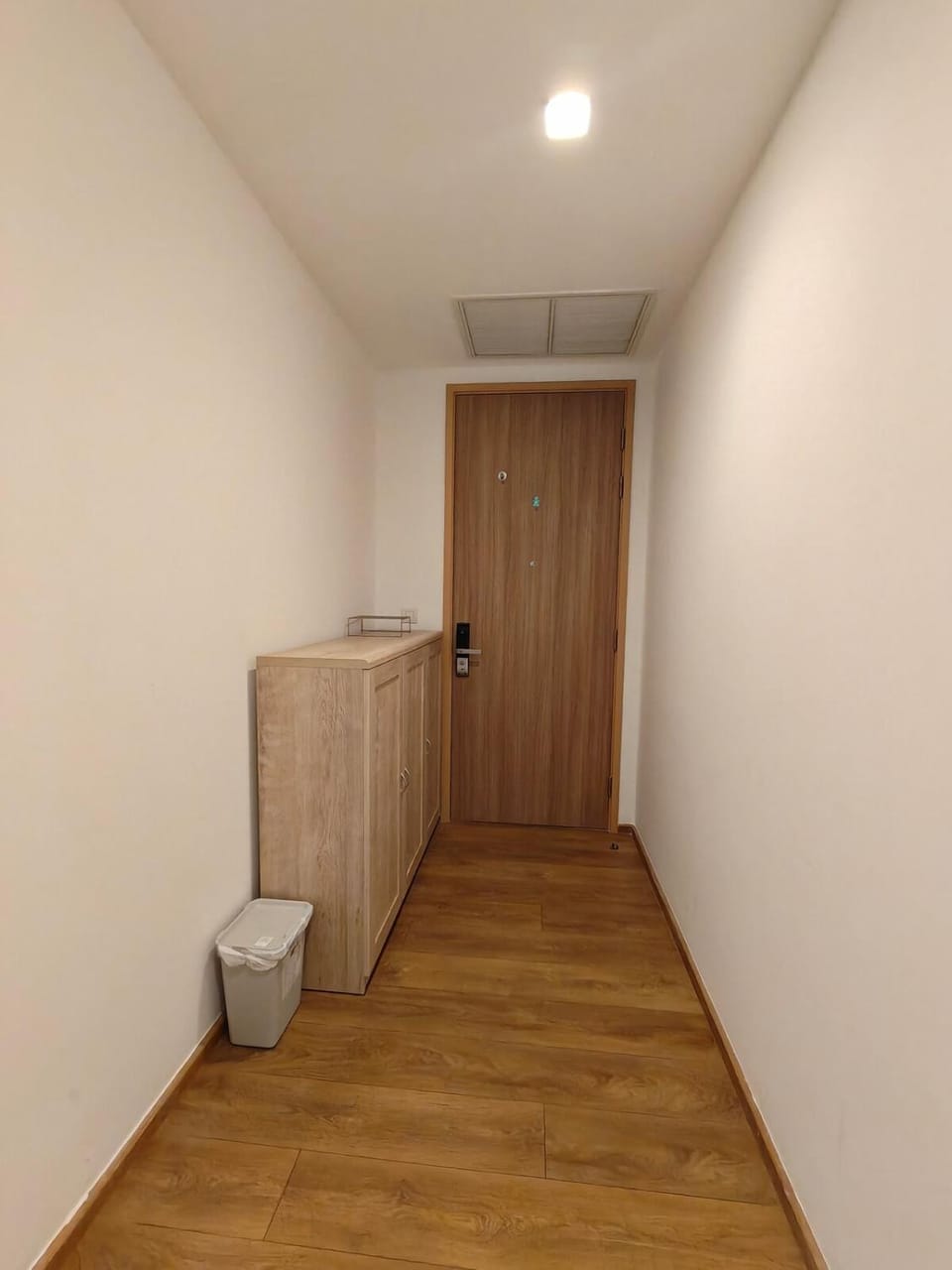 Luxury 2BR 2BA - 5 mins Walk to Emsphere Mall Apartment in Bangkok