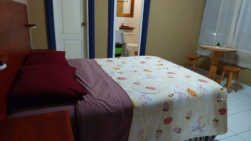 May Flower Hostel Bed and Breakfast in Panajachel