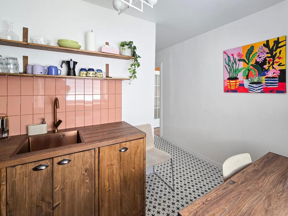 Kitchen or kitchenette