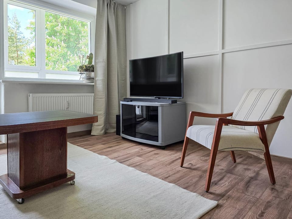 Communal lounge/ TV room, TV and multimedia, Living room, Seating area, Evening entertainment