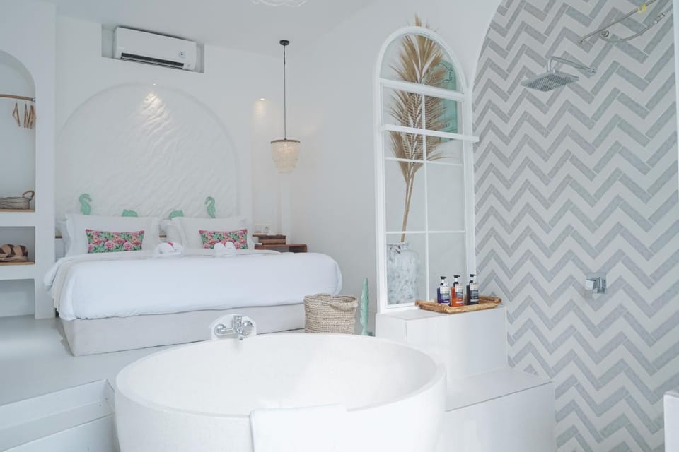 Bed, Bathroom, Photo of the whole room, Bedroom, Bath, towels