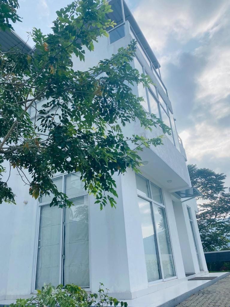 Aussie Own Luxury Boutique Villa Kandy Villa in Gangawatakorale