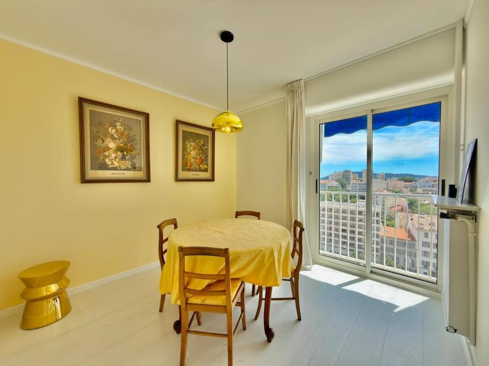 Vue Mer 180 - Balcon - Plages 10min Apartment in Toulon