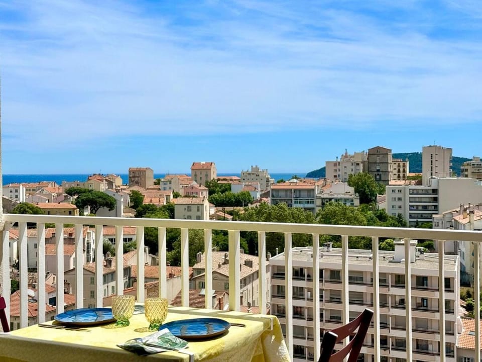 Vue Mer 180 - Balcon - Plages 10min Apartment in Toulon