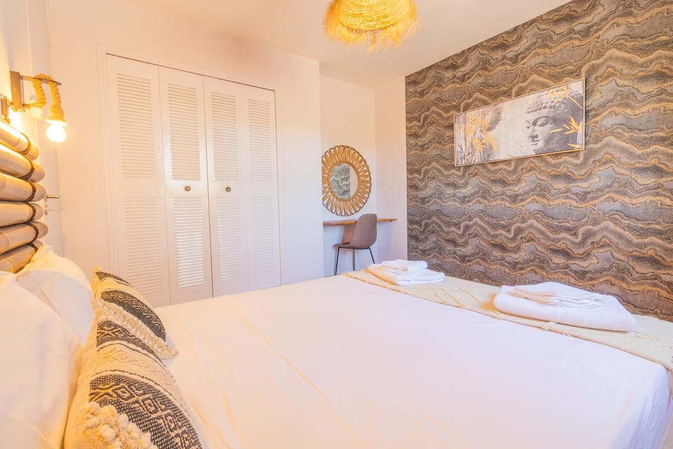 Bed, Photo of the whole room, Bedroom, towels, wardrobe