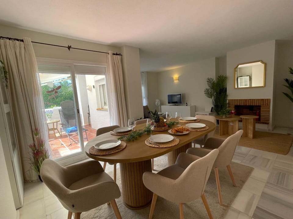 TV and multimedia, Living room, Dining area