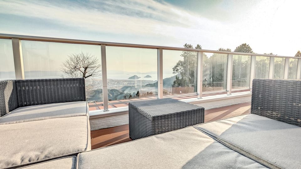 Balcony/Terrace, City view, Mountain view, Sea view