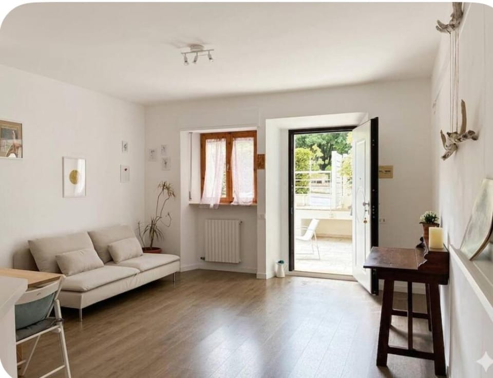 White Flat Apartment in Sirolo