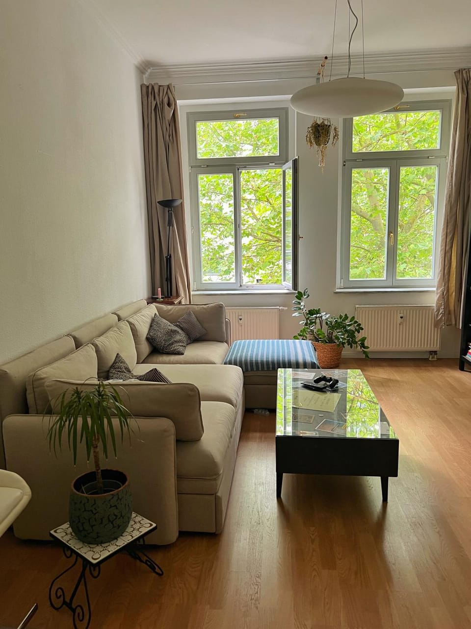 Bed, TV and multimedia, Living room, Seating area