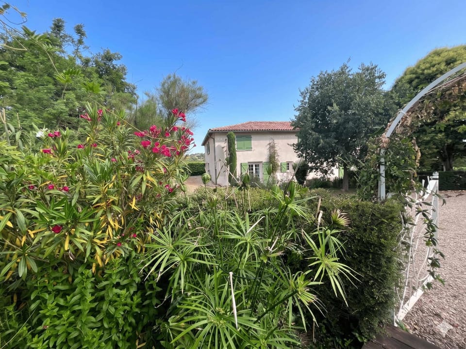 La Toscane Country villa pool sleeps 10 Villa in Occitanie