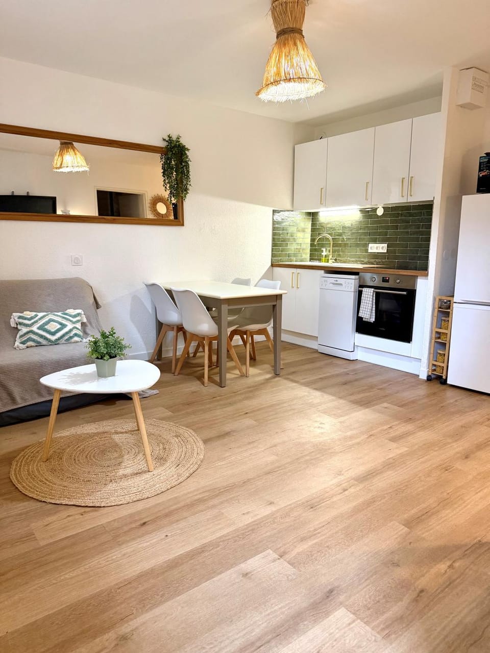 NEW - Appart climatisé - Piscine - Parking privatif Apartment in Saint-Raphael