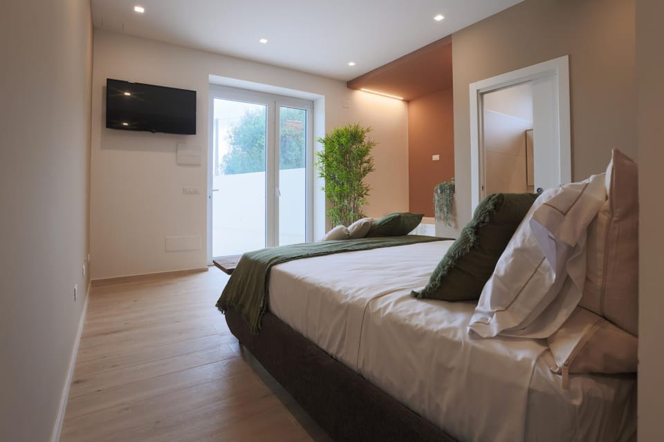 TV and multimedia, Photo of the whole room, Bedroom