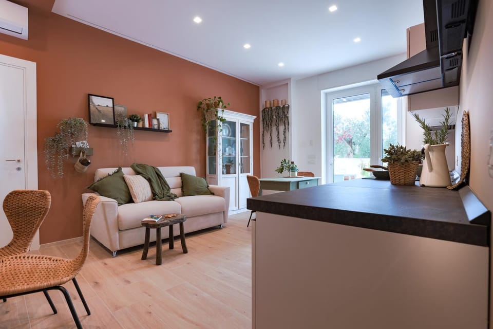TV and multimedia, Kitchen or kitchenette, Living room, Seating area, Dining area