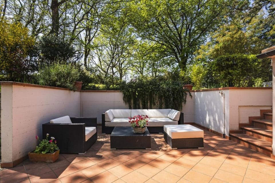 Designer Villa with Private Garden & Jacuzzi Apartment in Tuscany