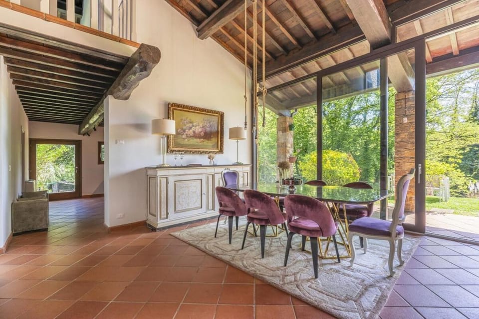 Designer Villa with Private Garden & Jacuzzi Apartment in Tuscany