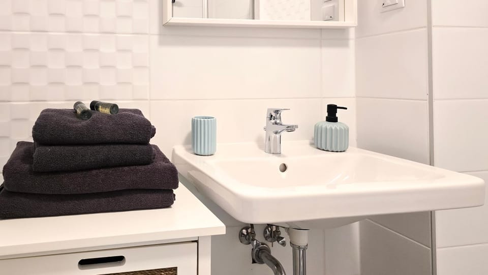 Toilet, Bathroom, towels