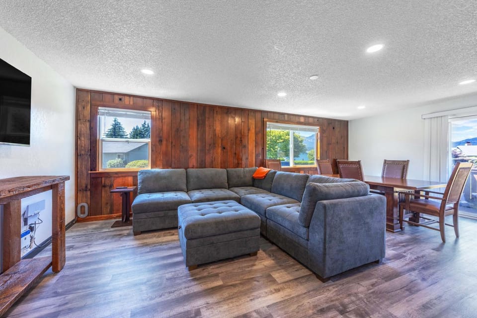 Tails and Trails home House in Washington