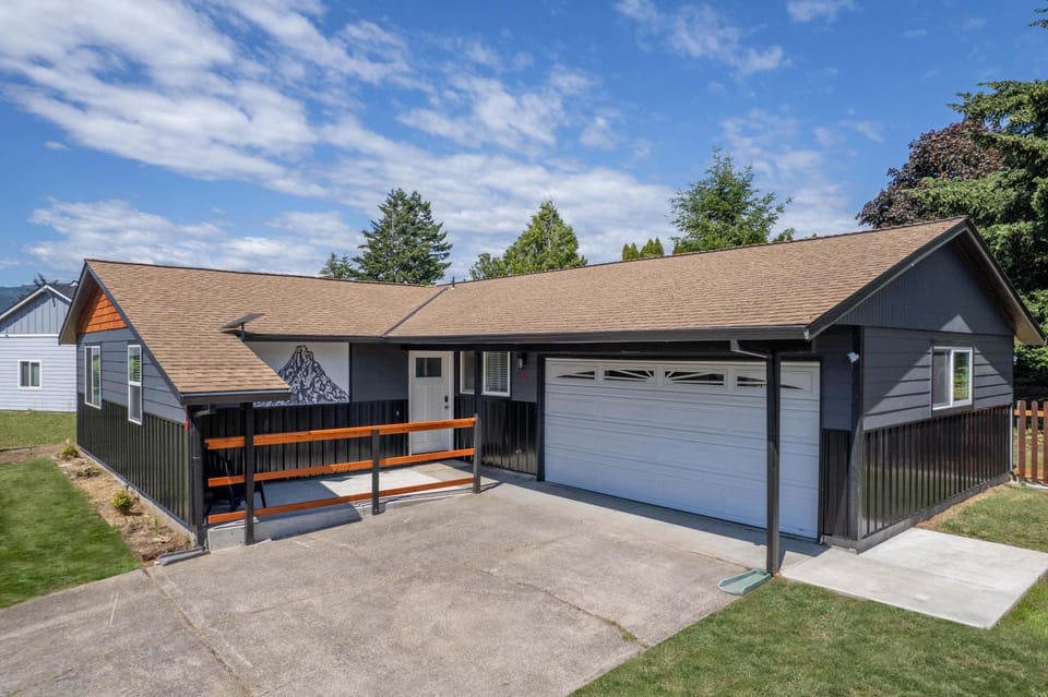 Tails and Trails home House in Washington