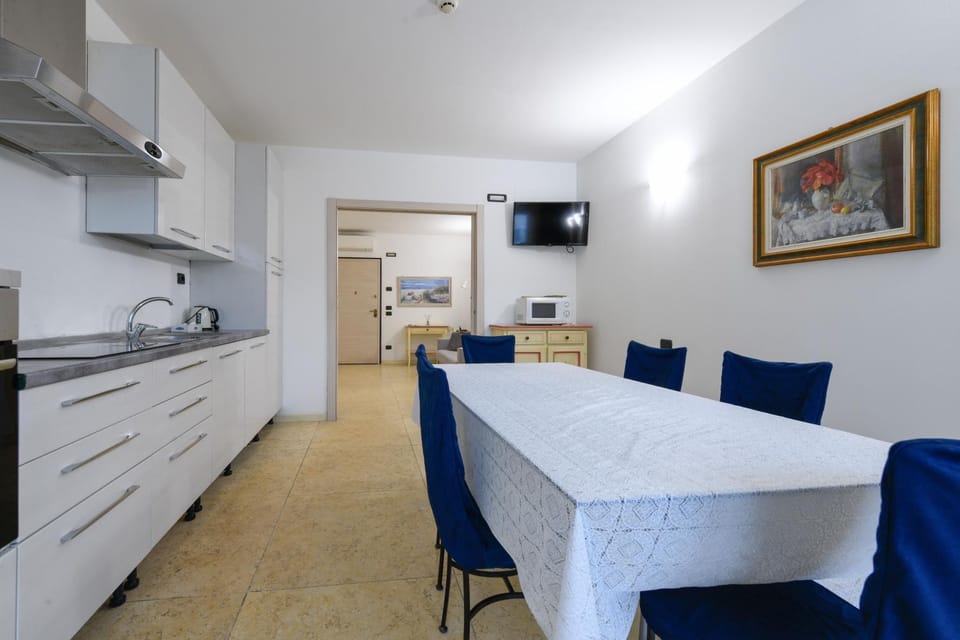 Kitchen or kitchenette, kitchen