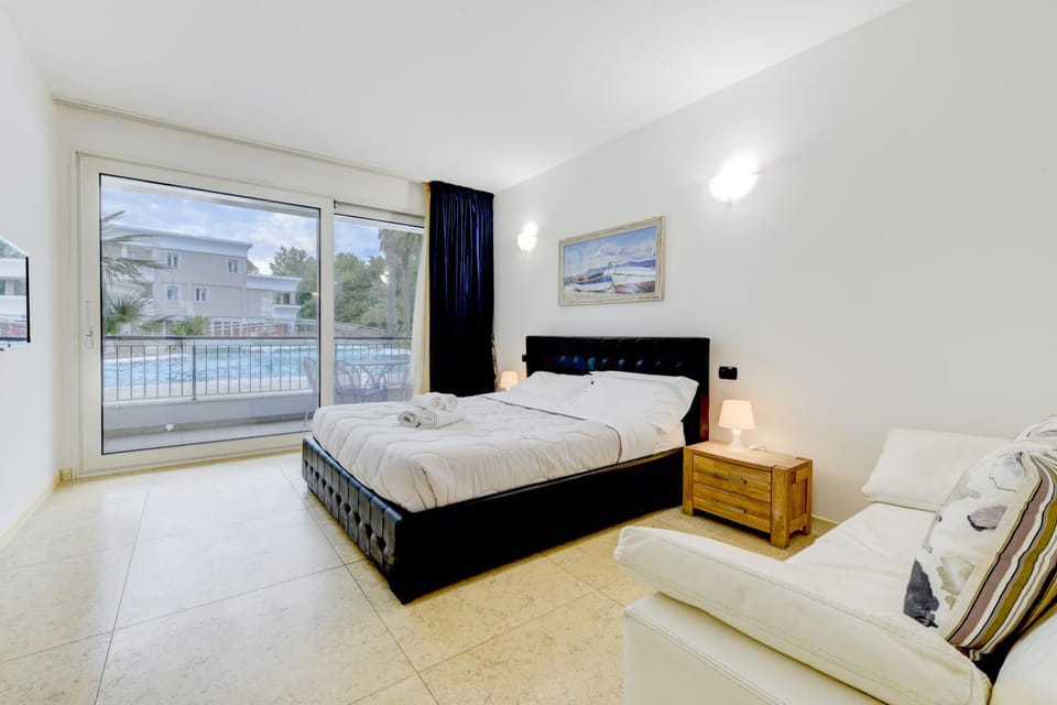 Bed, View (from property/room), Bedroom