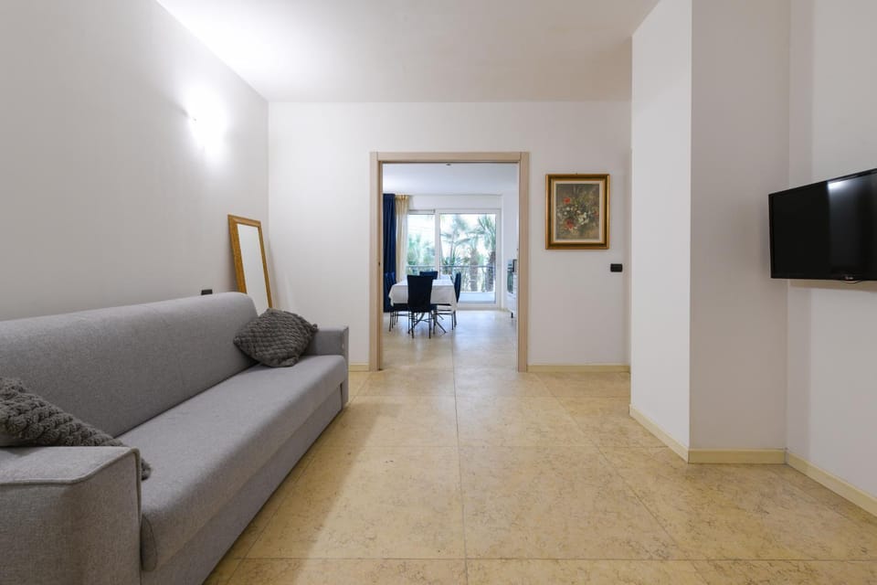 Kitchen or kitchenette, Living room, Seating area