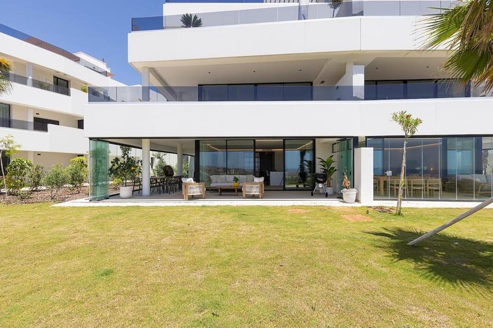 4 Bedroom Sea View Apartment at Estepona Hills Apartment in Costa del Sol