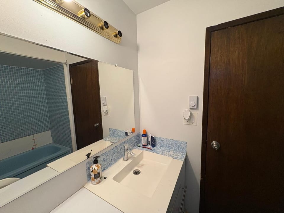 Airport & BC Place Retreat - Spacious Rooms - Free Parking Vacation rental in Vancouver