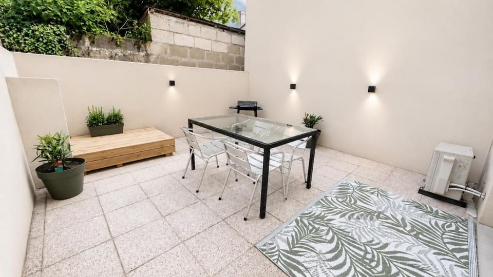 Élégant T2 avec terrasse au cœur de Libourne Apartment in Nouvelle-Aquitaine