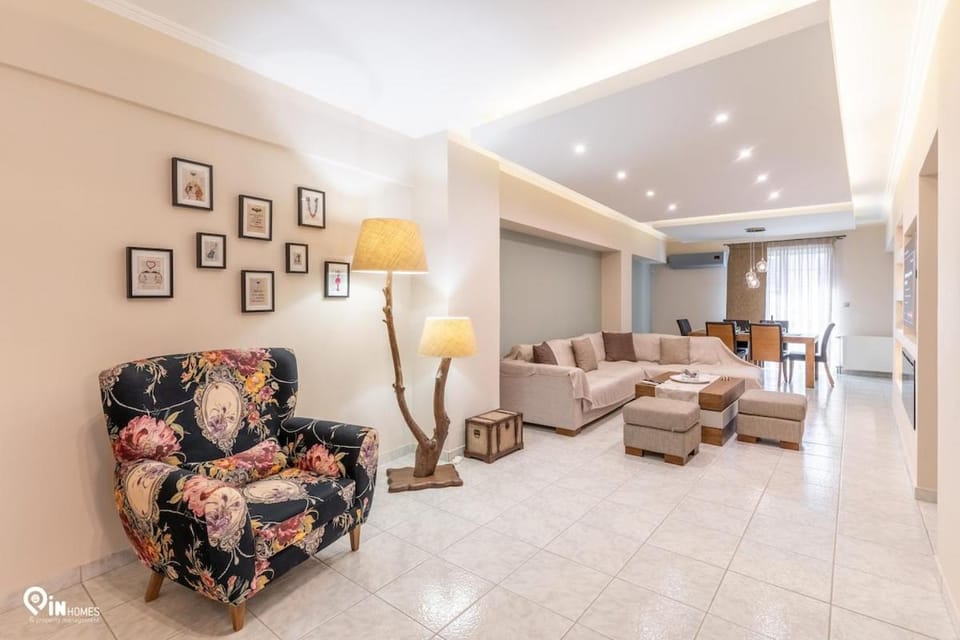 Oasis Luxury Residence Near Marina & Port Apartment in Pireas