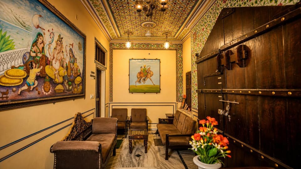 Living room, Lobby or reception, Decorative detail, Seating area