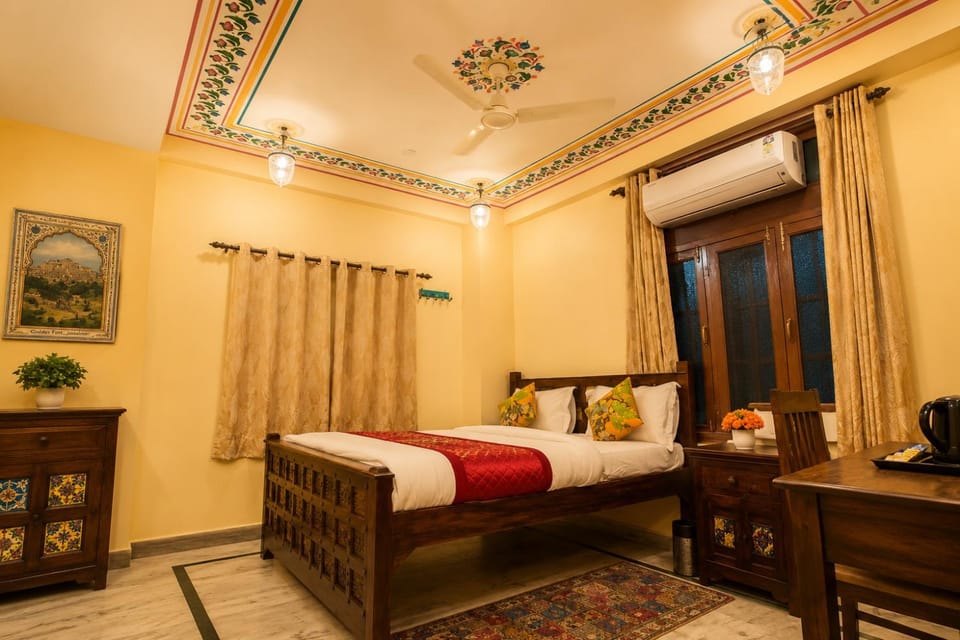 Photo of the whole room, Bedroom