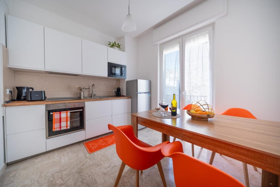 Kitchen or kitchenette, Dining area, Lunch, toaster, kitchen