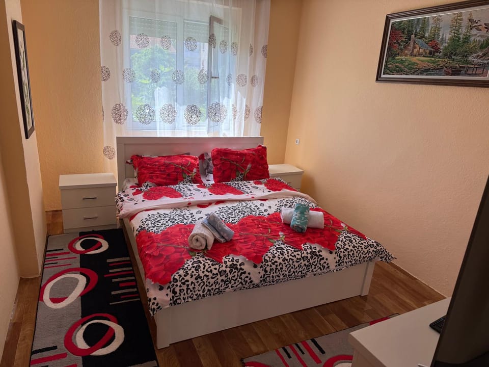 Bed, Bedroom, towels