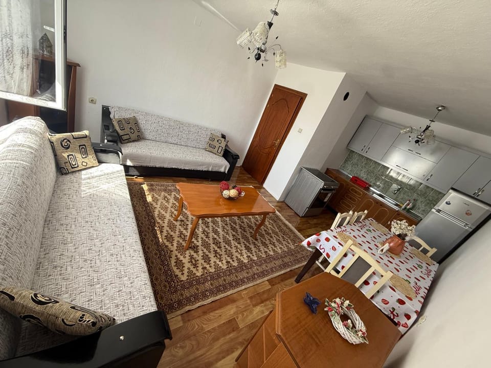 Bed, Kitchen or kitchenette, Living room, Seating area, minibar