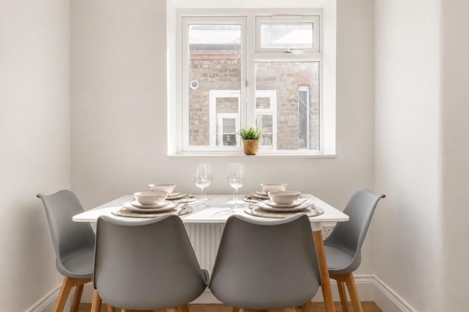 Stylish 3-Bed Flat, Wood Green & Ally Pally Apartment in London