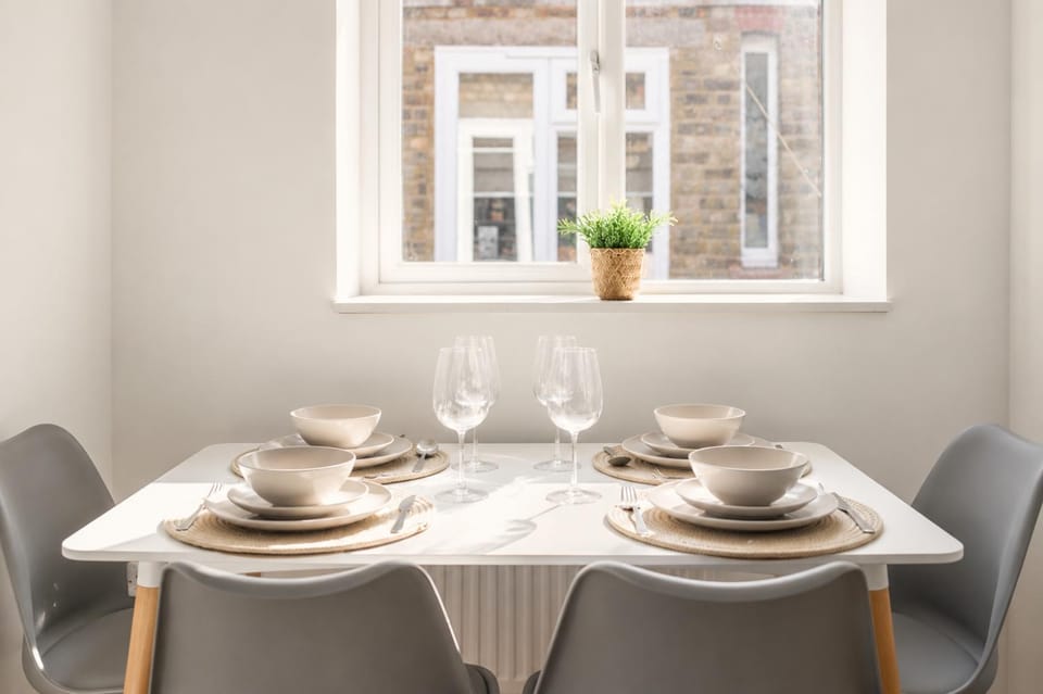 Stylish 3-Bed Flat, Wood Green & Ally Pally Apartment in London