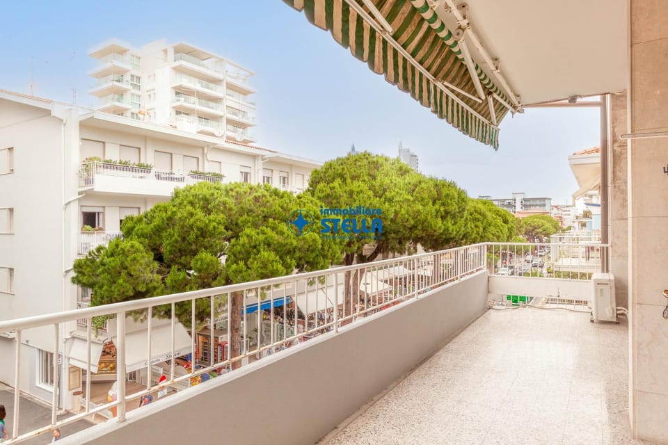 Property building, Balcony/Terrace, Balcony/Terrace