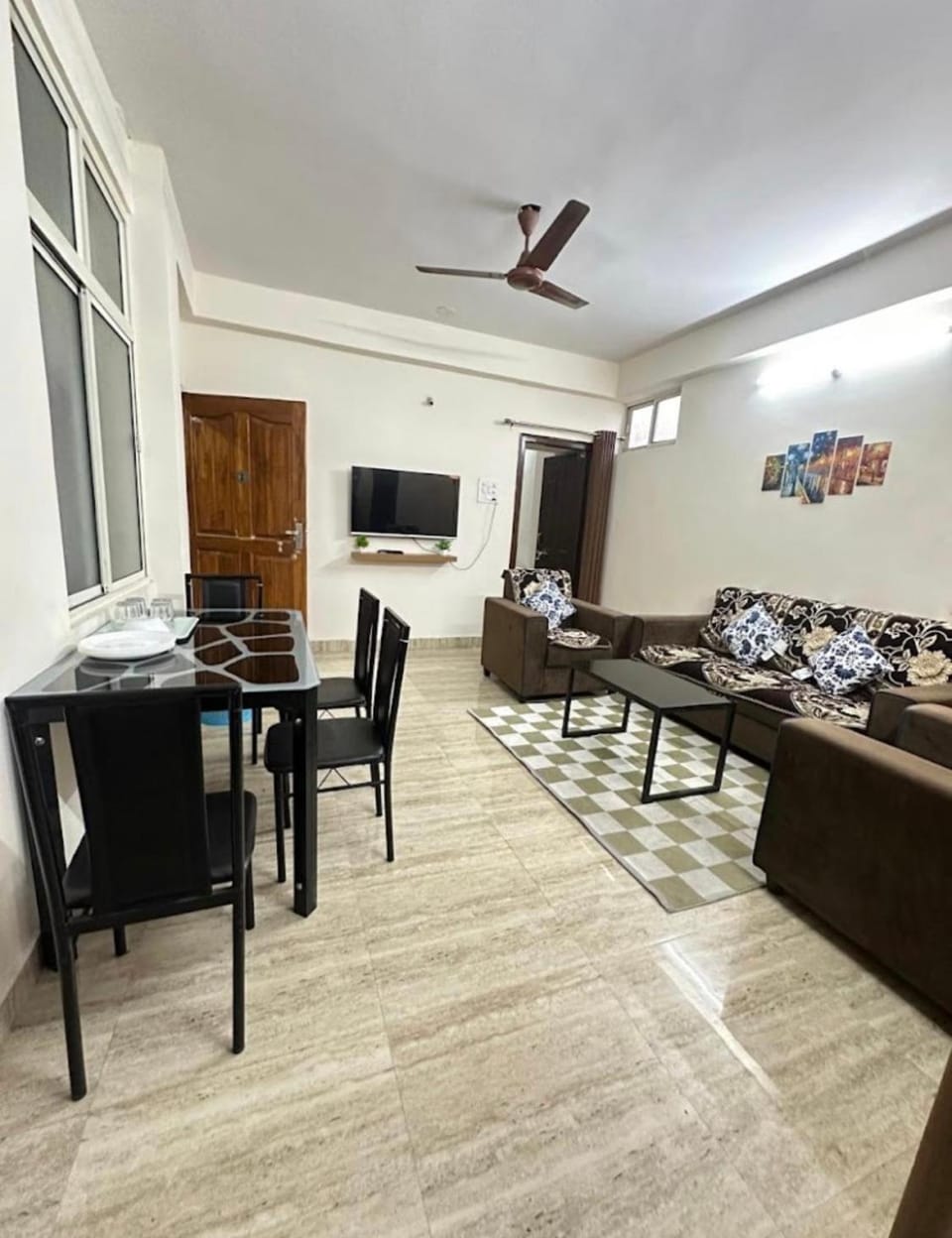 TV and multimedia, Living room, Seating area, Dining area