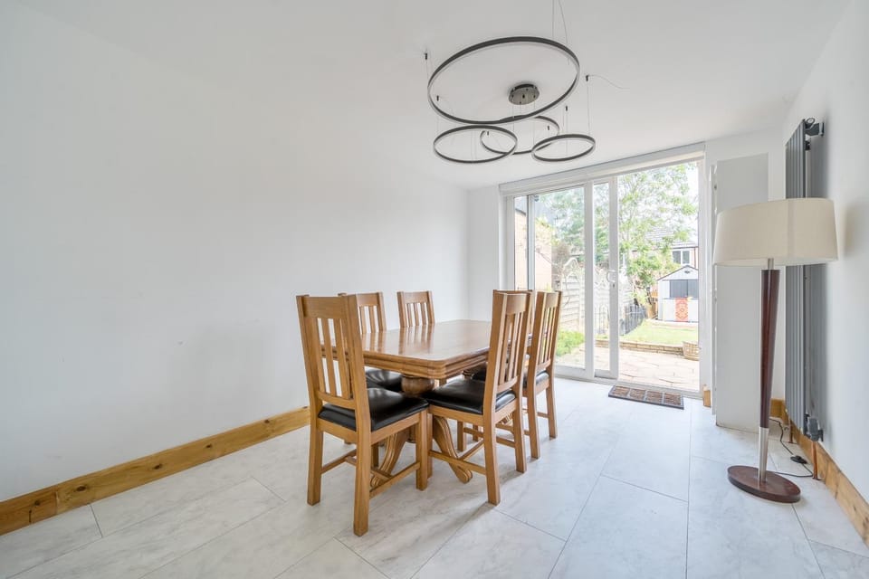 House - Sleeps 12 - Parking House in Metropolitan Borough of Solihull