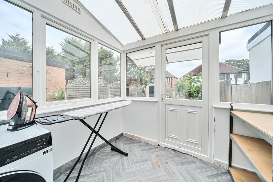 House - Sleeps 12 - Parking House in Metropolitan Borough of Solihull