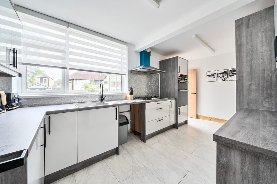 House - Sleeps 12 - Parking House in Metropolitan Borough of Solihull