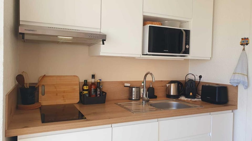 Coffee/tea facilities, toaster