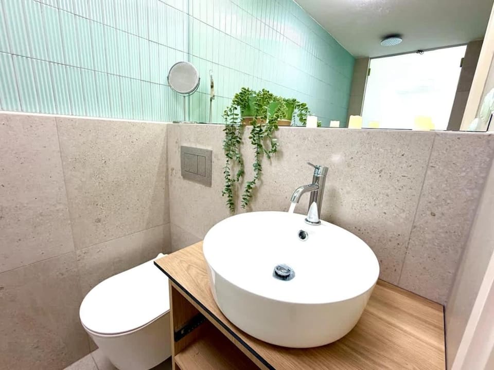 Designer Gem in Vinohrady - 1 min to Metro - 4 px Apartment in Prague