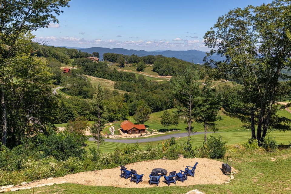Kinfolk at Eagles Nest House in Beech Mountain