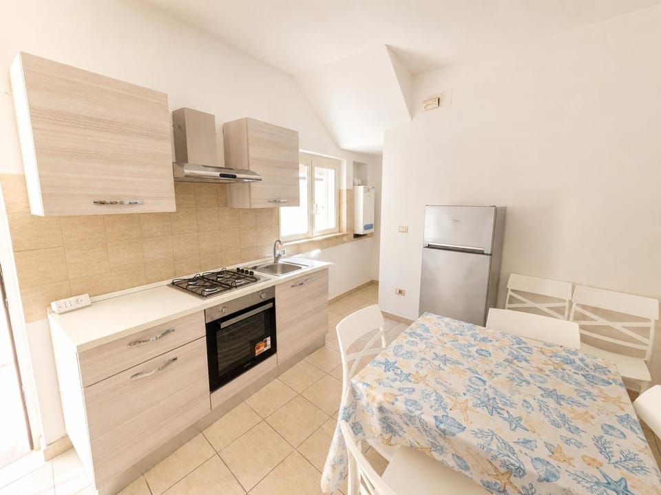 Dining area, kitchen