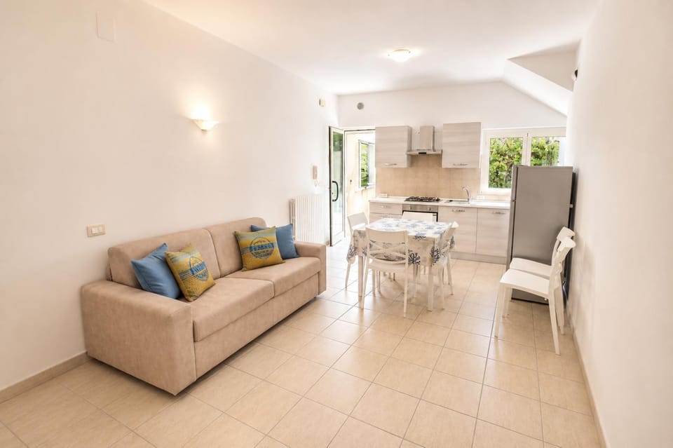 Living room, Dining area, dishwasher, kitchen